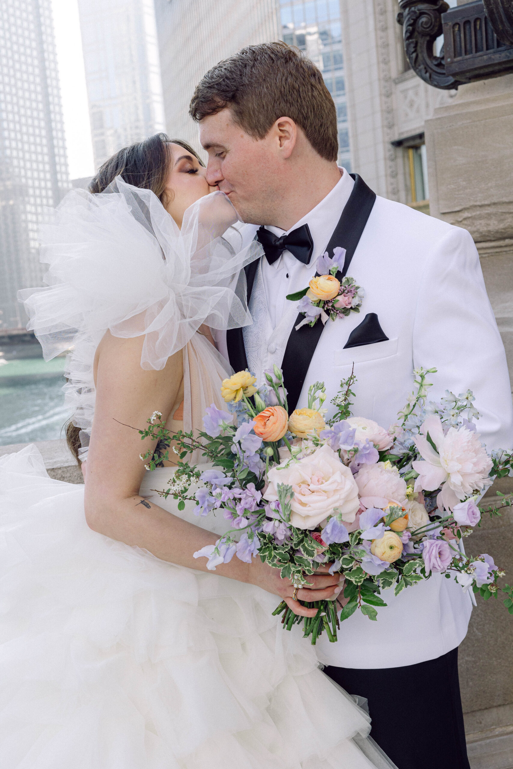Chicago wedding day with pastel flowers for Caroline and Michael